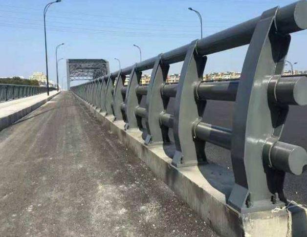 桥梁护栏材质属于不锈钢 桥梁护栏材质属于不锈钢